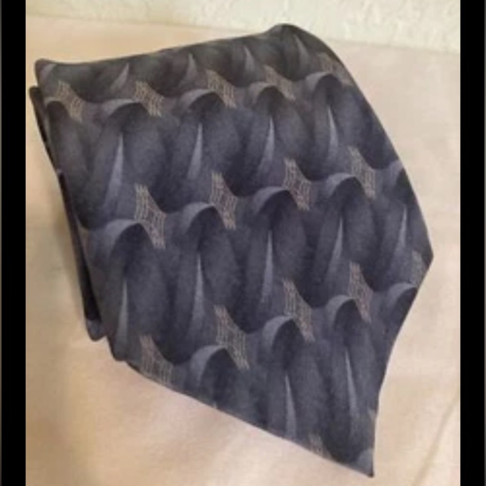 Bill Blass Silk Tie Grey Blue Jacquard Geometric Waves Pattern Calming Brushed